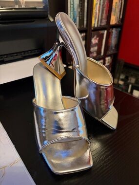 SHEIN Ladies Metallic Silver Sculpted Block Heel Slide Mules. Size 7. NEW